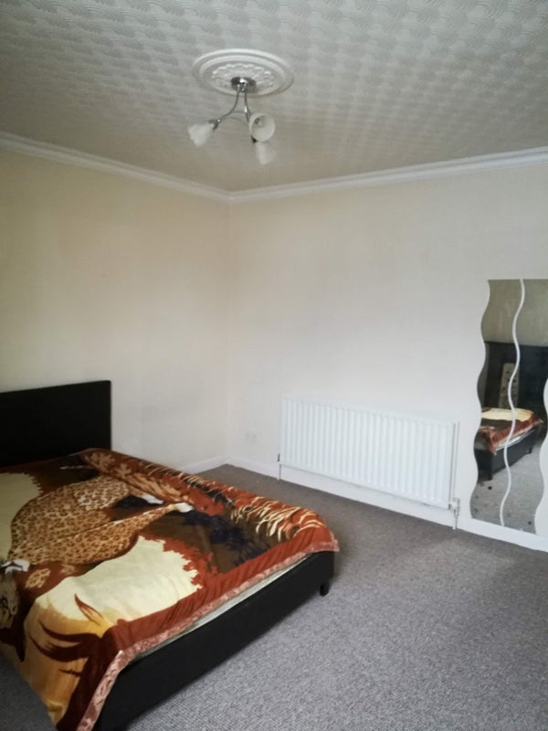 Room Rushdene in Greater London