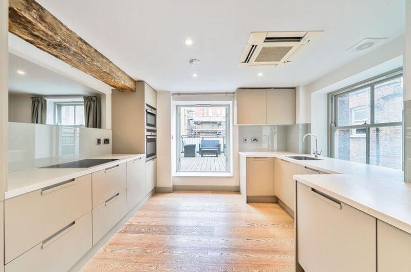 Room Strutton Ground in City of Westminster