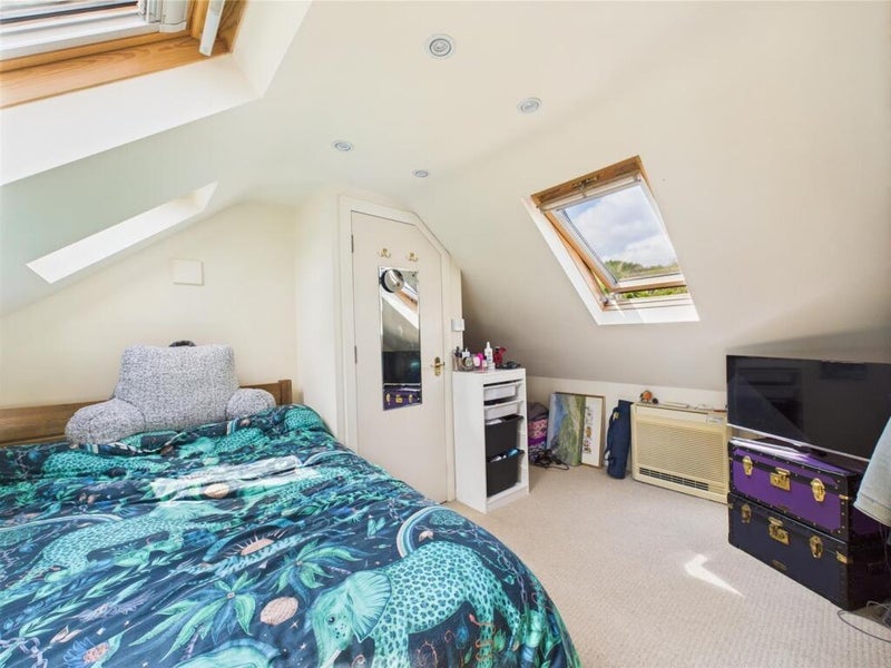 Room Frensham Road in Greater London