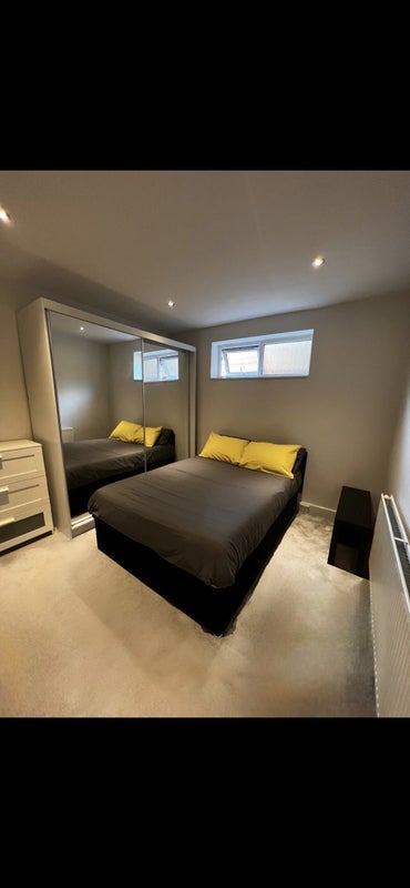 Room Northgate Road in Crawley