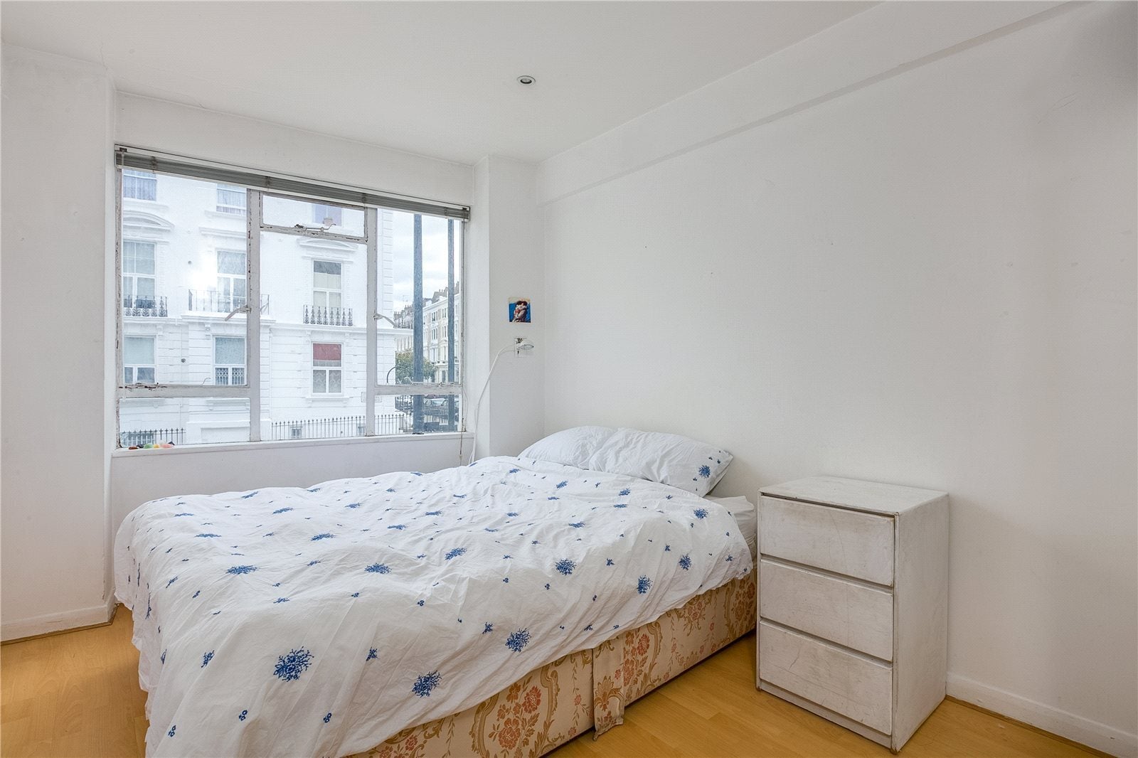 Flat Lansdowne Road in Greater London