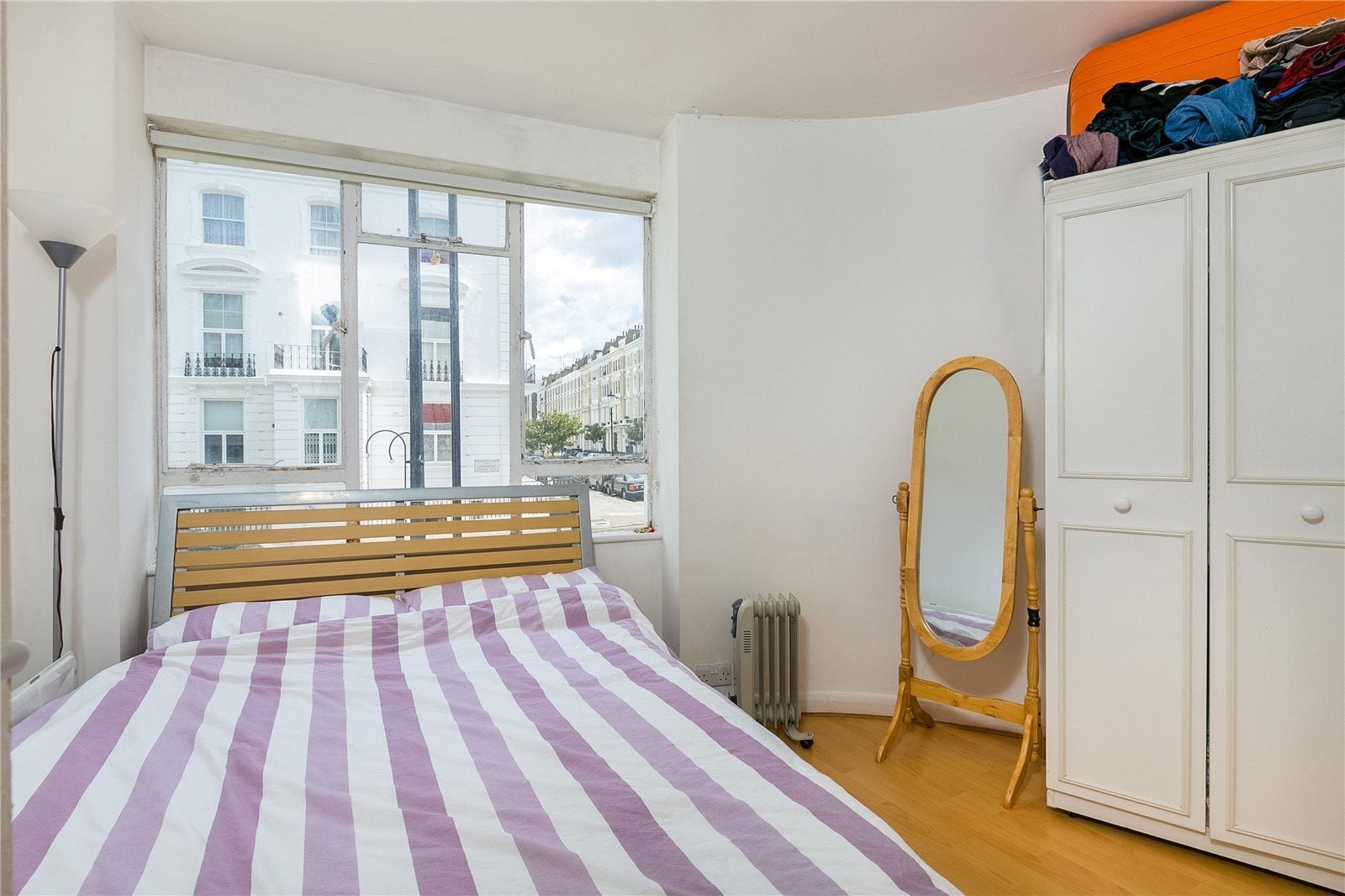 Flat Lansdowne Road in Greater London