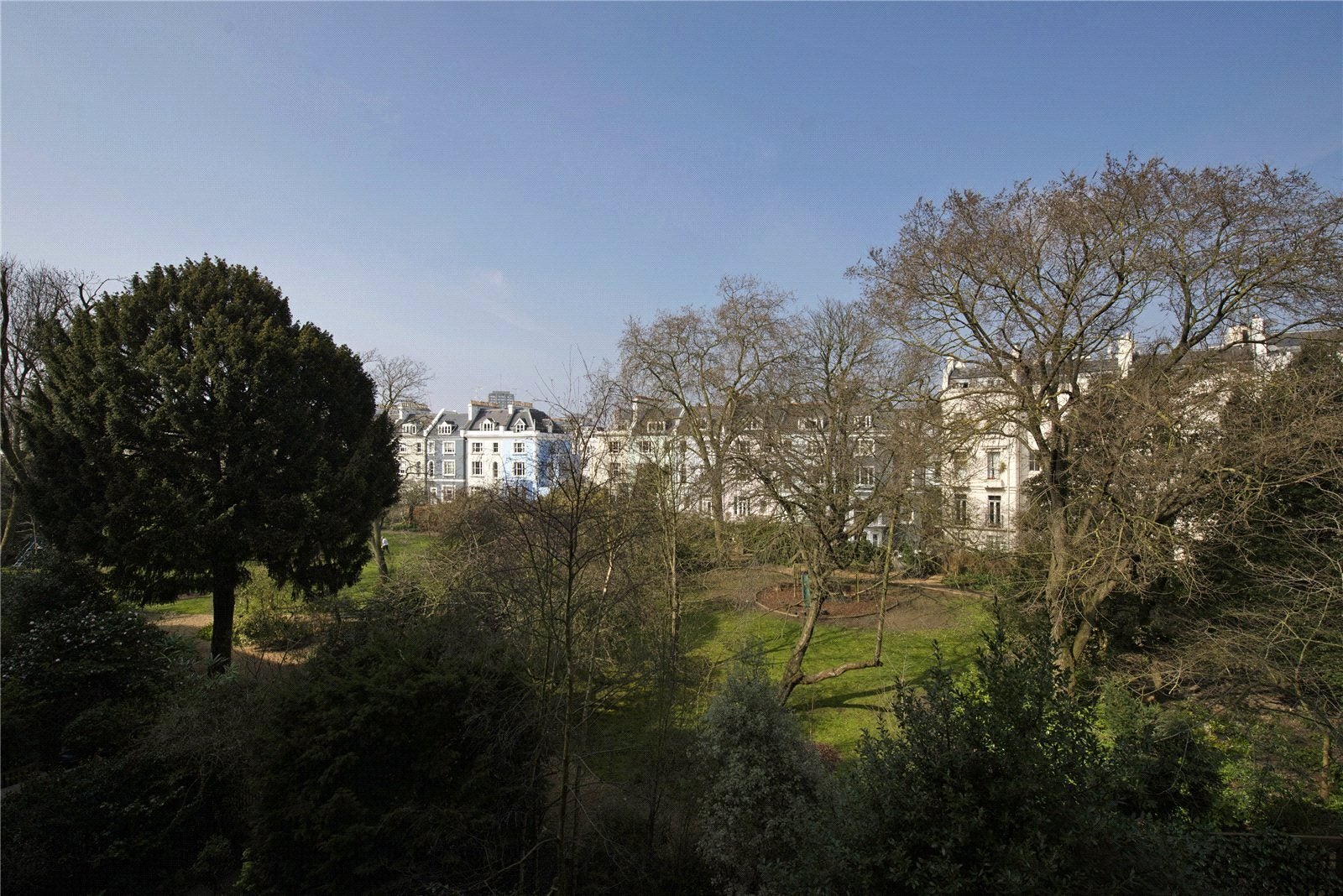 Flat Lansdowne Road in Greater London