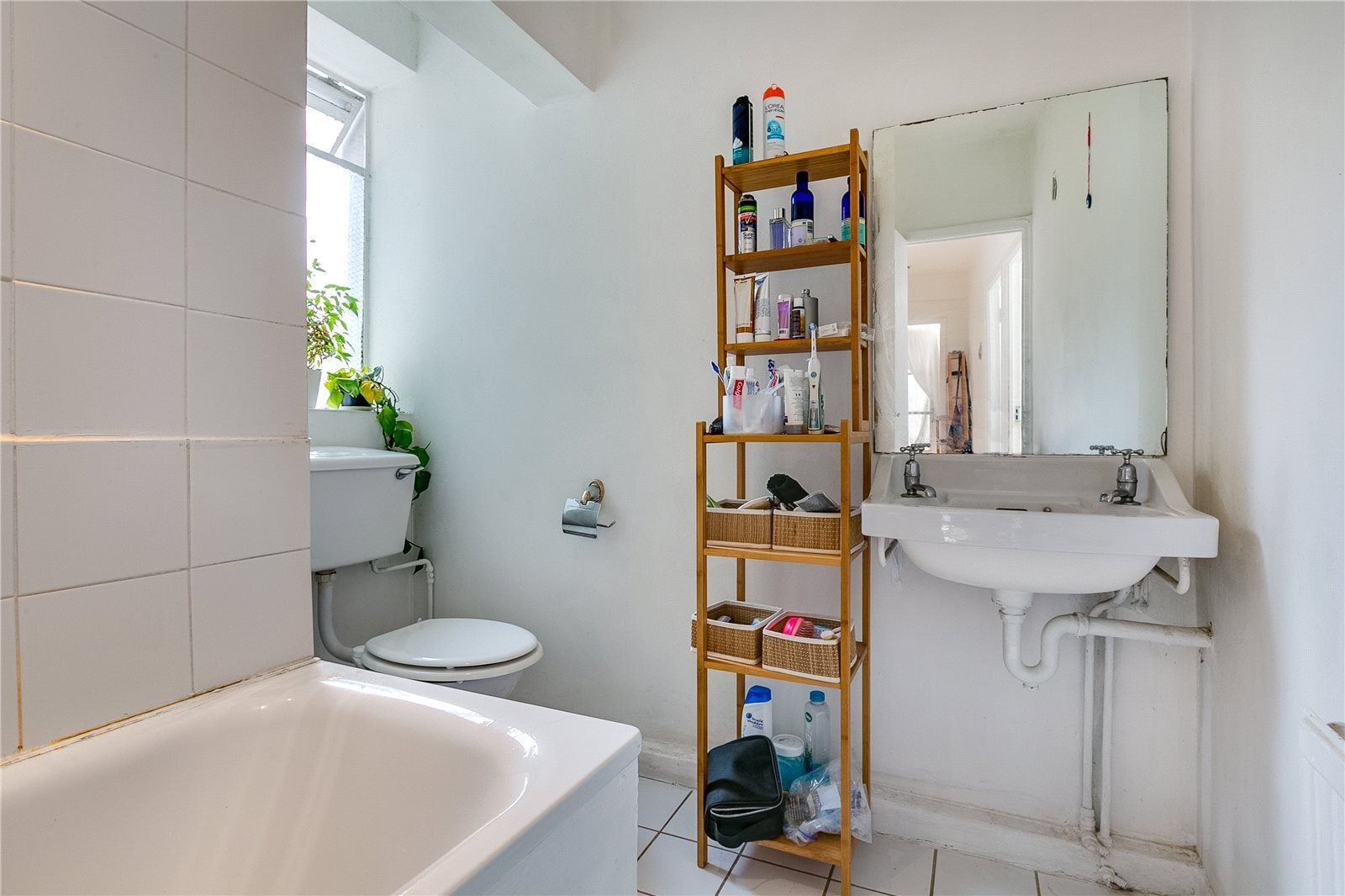 Flat Lansdowne Road in Greater London