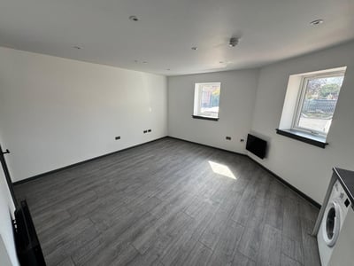 Flat Merridale Road in Wolverhampton