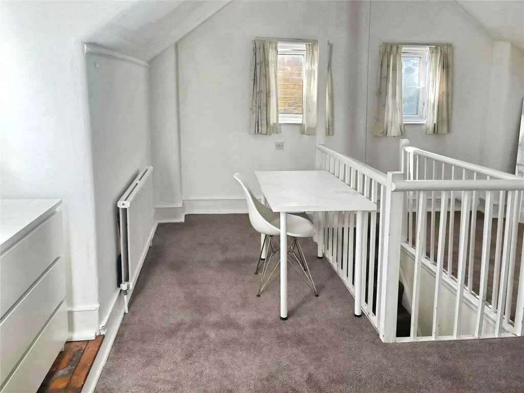 Room Brougham Road in Greater London