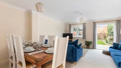 Flat Owen Close in Greater London