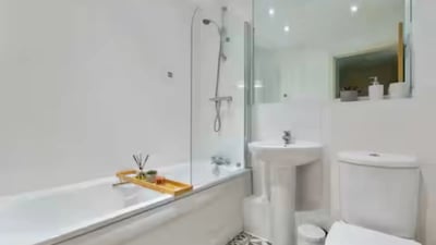 Flat Owen Close in Greater London