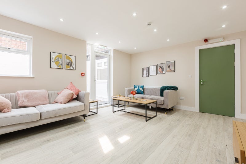 Room Prince Alfred Road in Liverpool