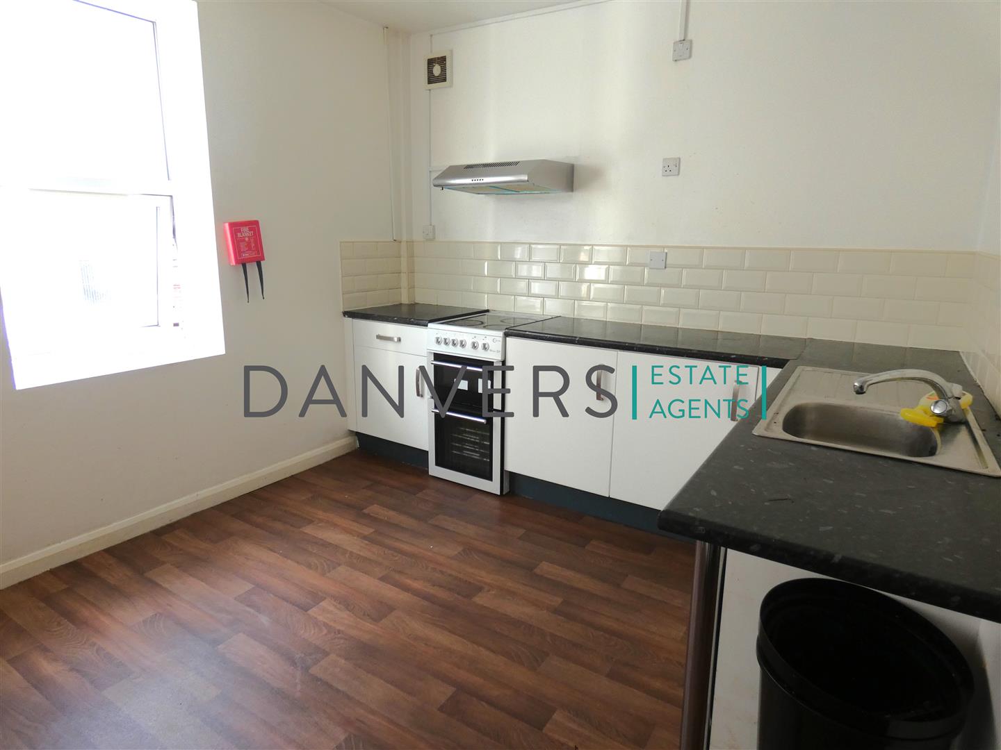 Room Millstone Lane in Leicester