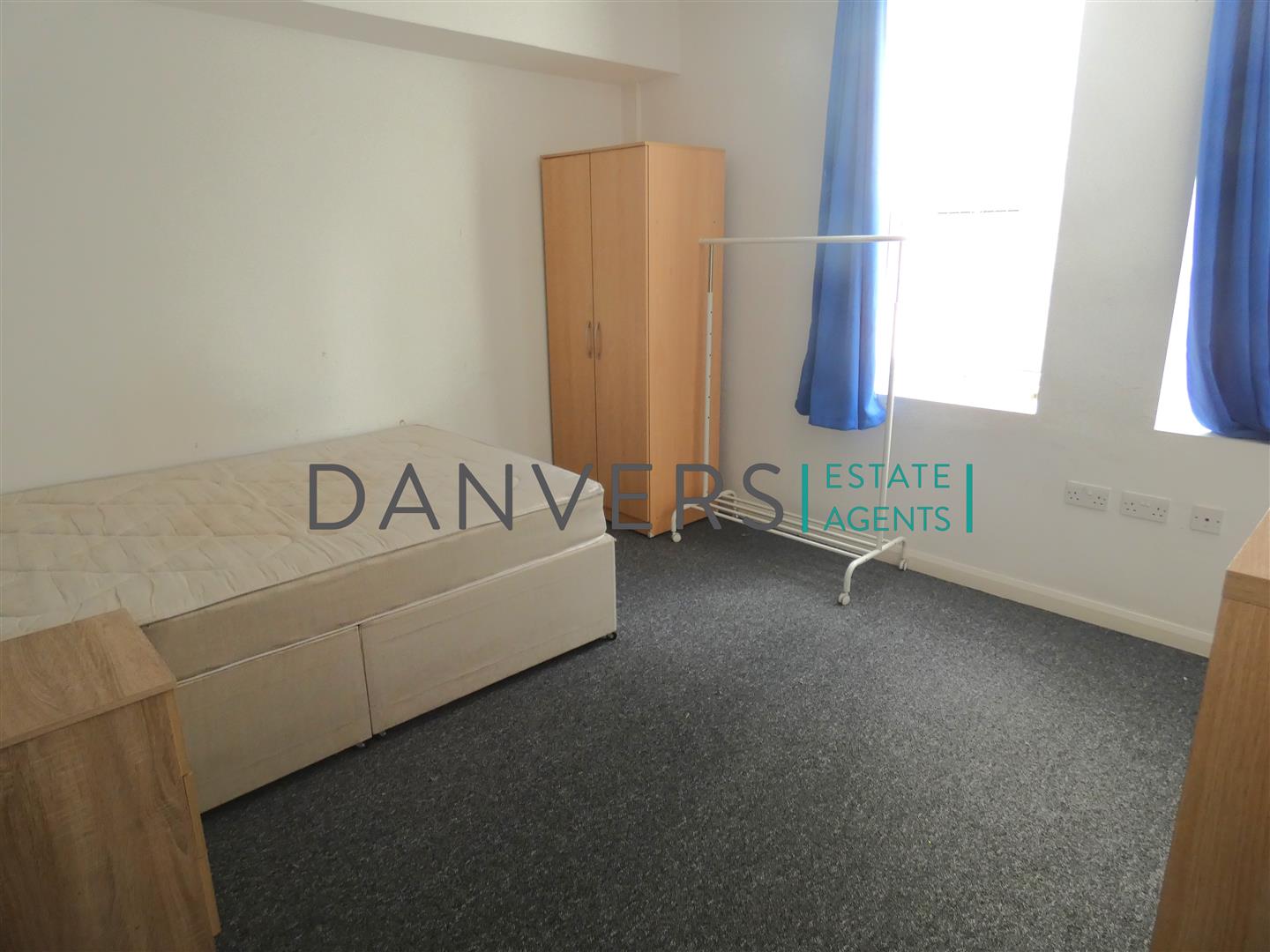 Room Millstone Lane in Leicester