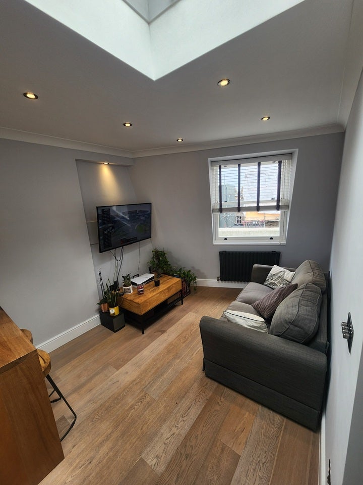 Flat Lillie Road in Greater London