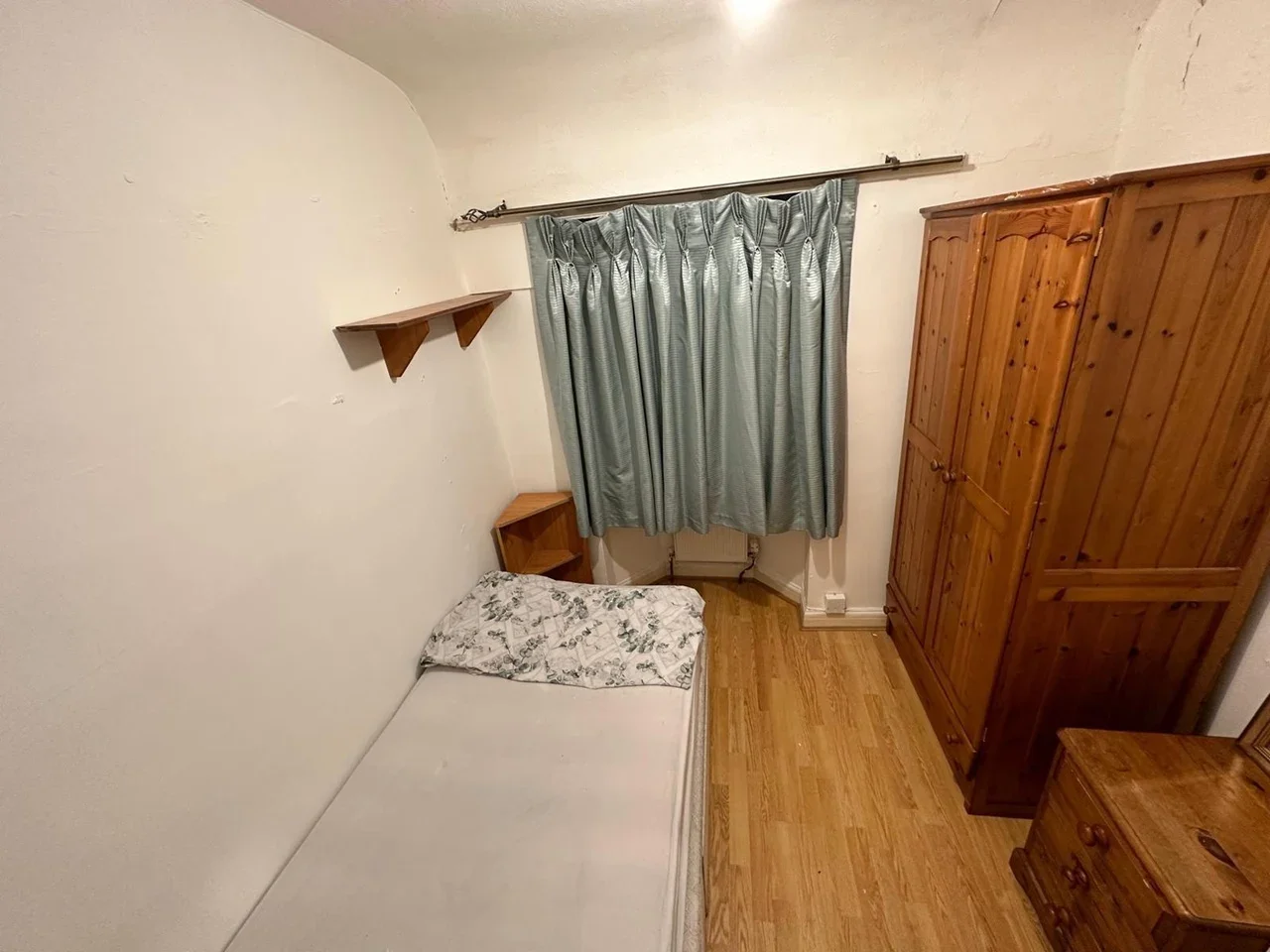 Room Sancroft Road in Greater London