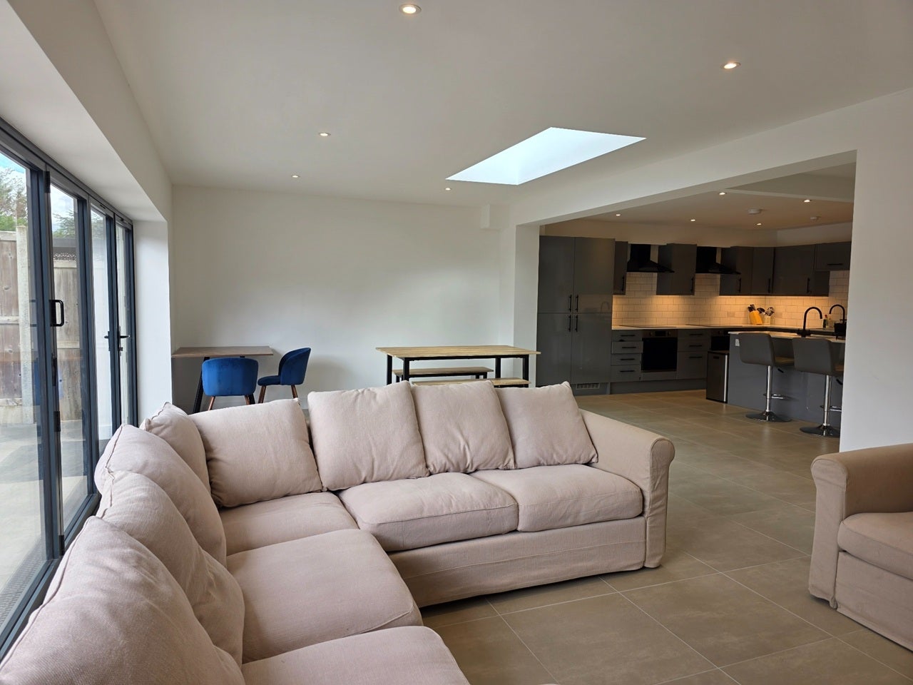 Room Main Road in Greater London