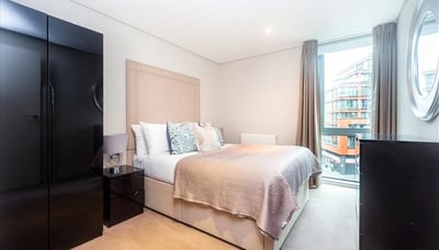 Flat Merchant Square in London