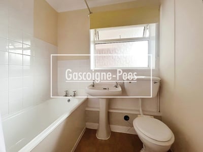 Flat Cedar Close in Basingstoke and Deane