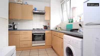 Flat Commondale in Greater London