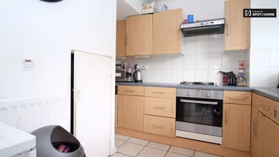 Flat Commondale in Greater London