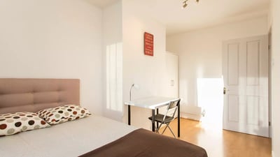 Flat Commondale in Greater London