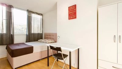 Flat Commondale in Greater London