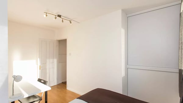 Flat Commondale in Greater London