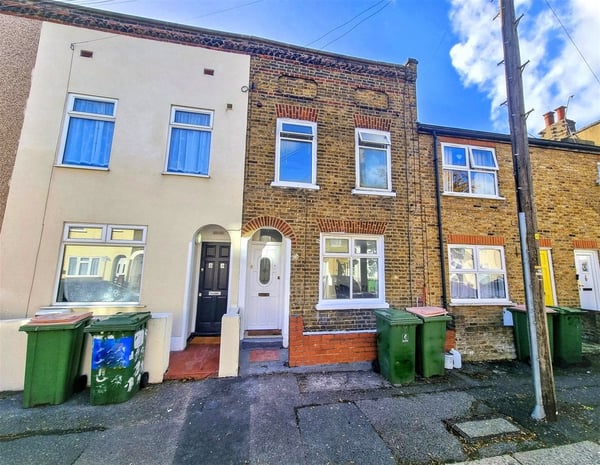 House Garfield Road in Greater London