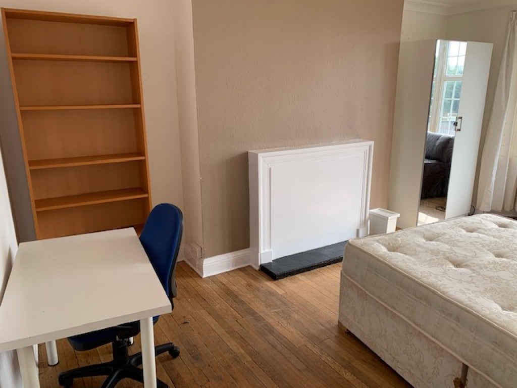 Flat Prothero Gardens in Greater London