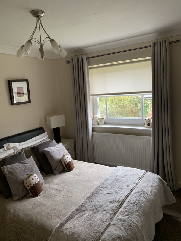 Room Kirklands Road in Newton Mearns