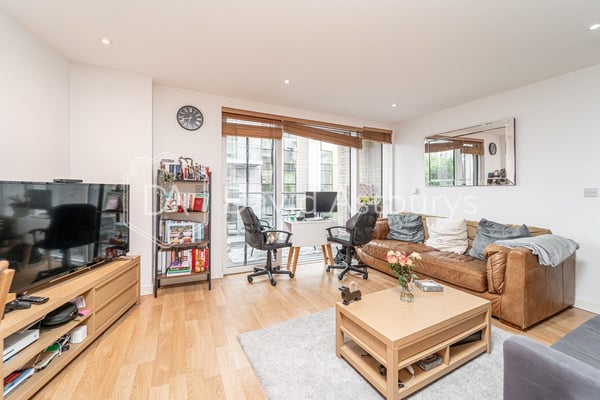Flat Goodchild Road in London