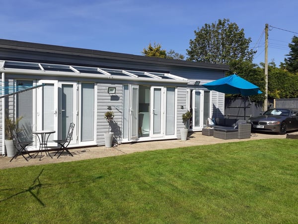 House Lakeside in East Lindsey