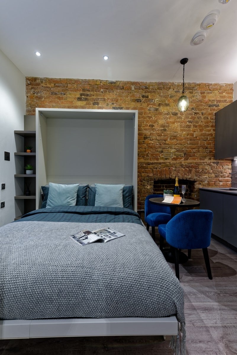 Flat Linden Gardens in Greater London