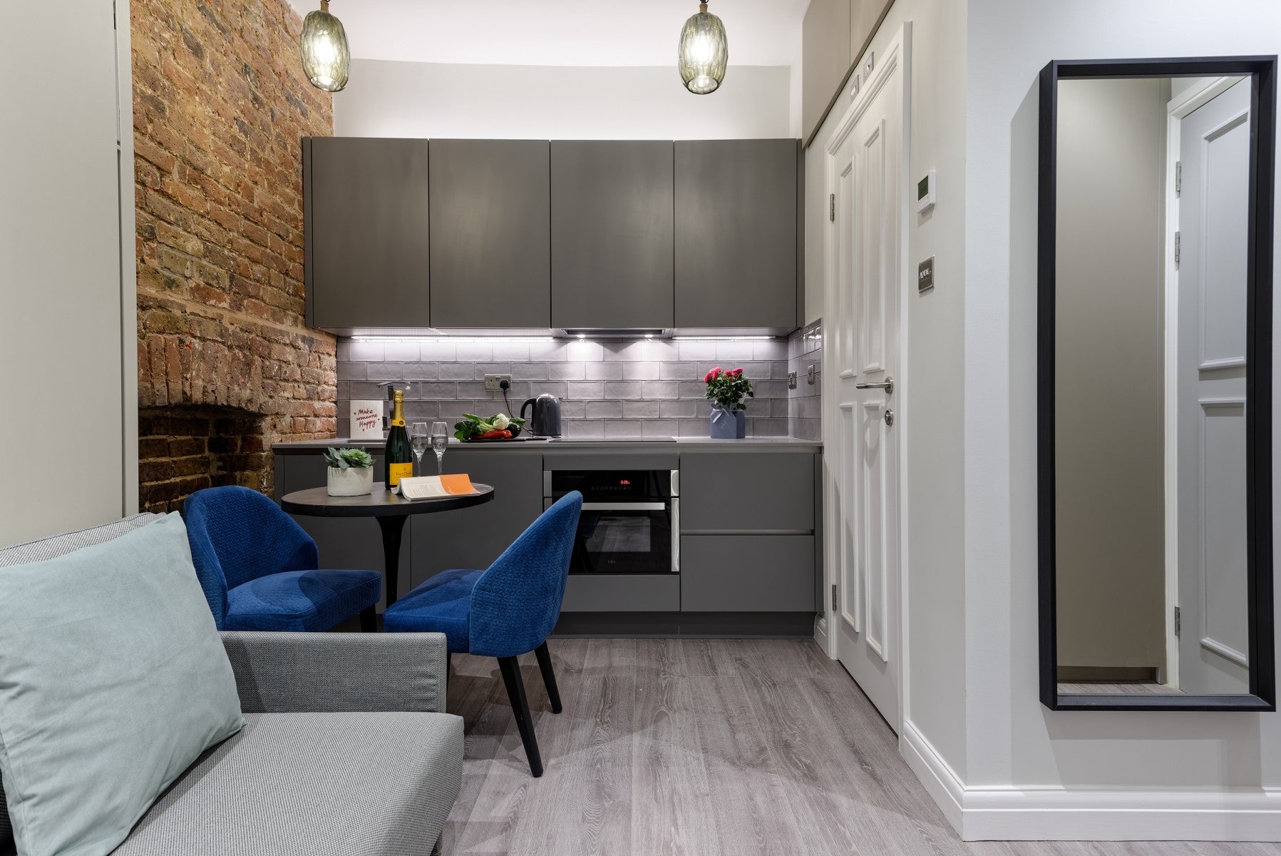 Flat Linden Gardens in Greater London