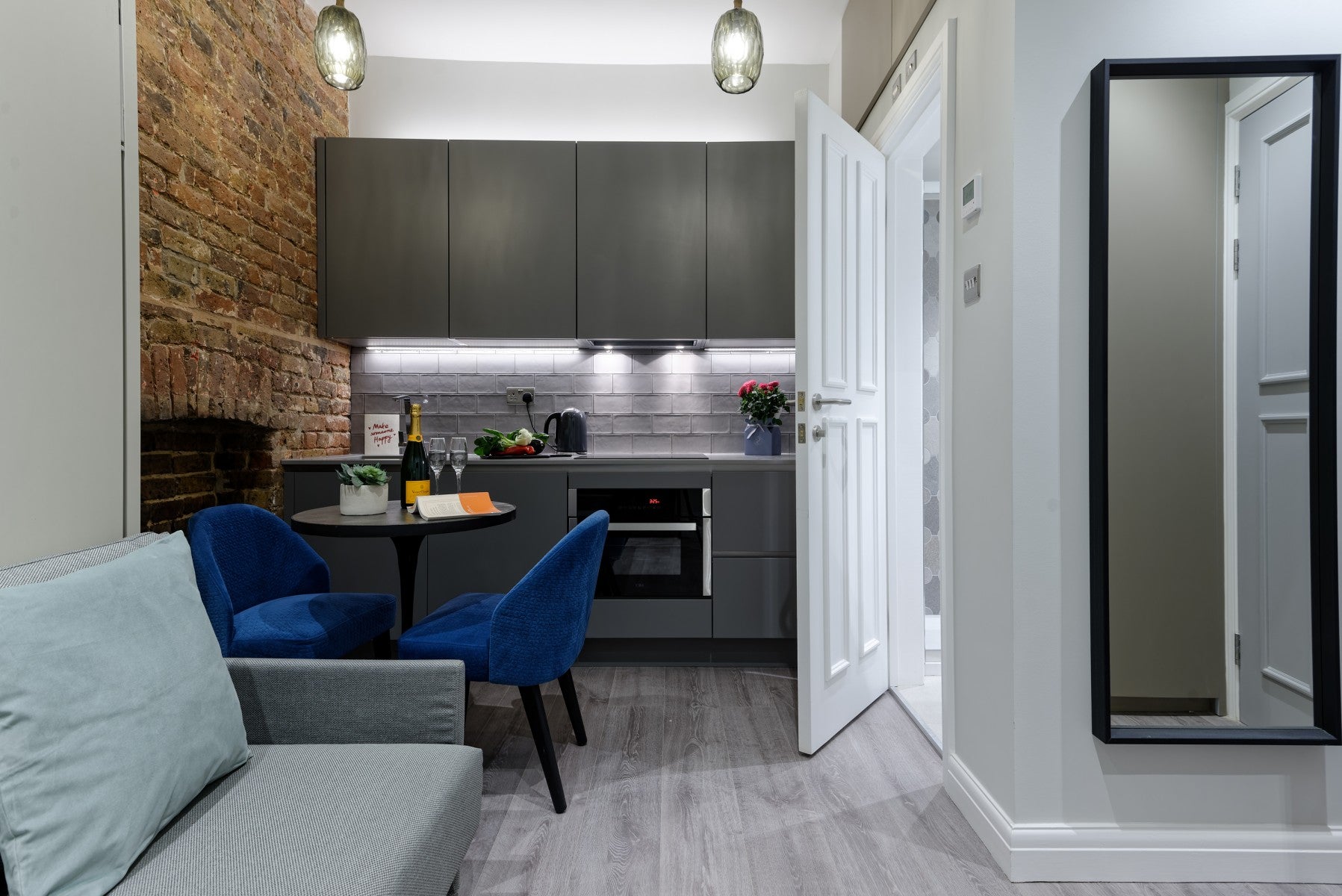 Flat Linden Gardens in Greater London
