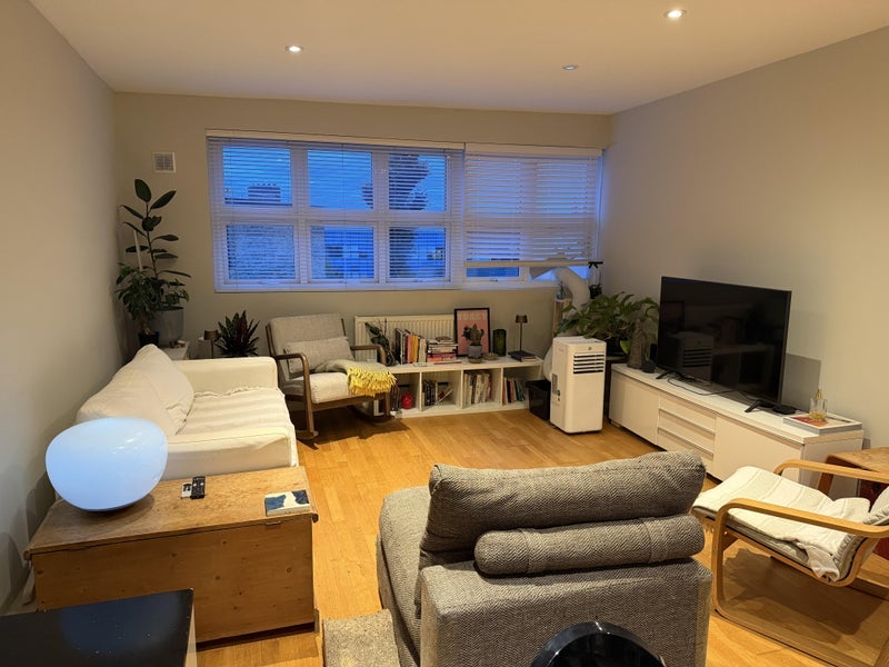 Room Shacklewell Lane in Greater London