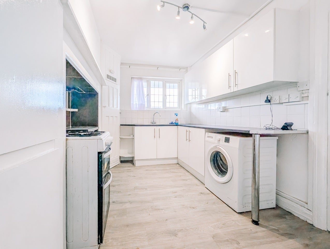 Flat Brampton Road in Greater London