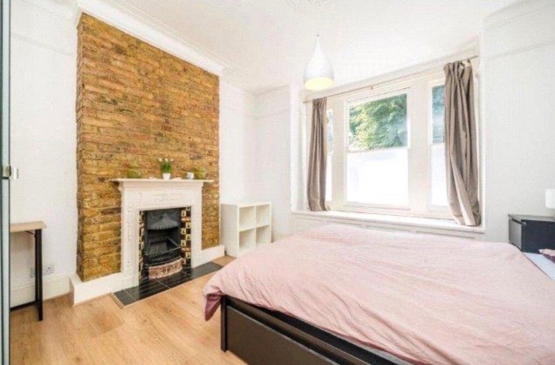 House Silver Crescent in Greater London