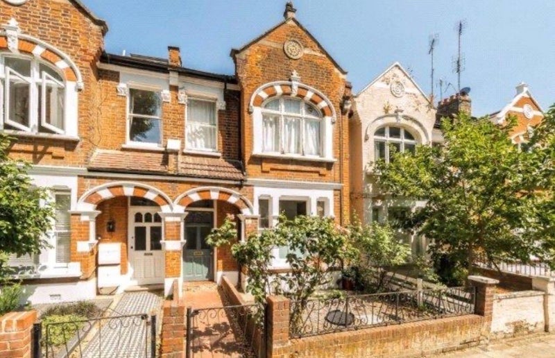 House Silver Crescent in Greater London