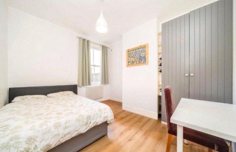 House Silver Crescent in Greater London