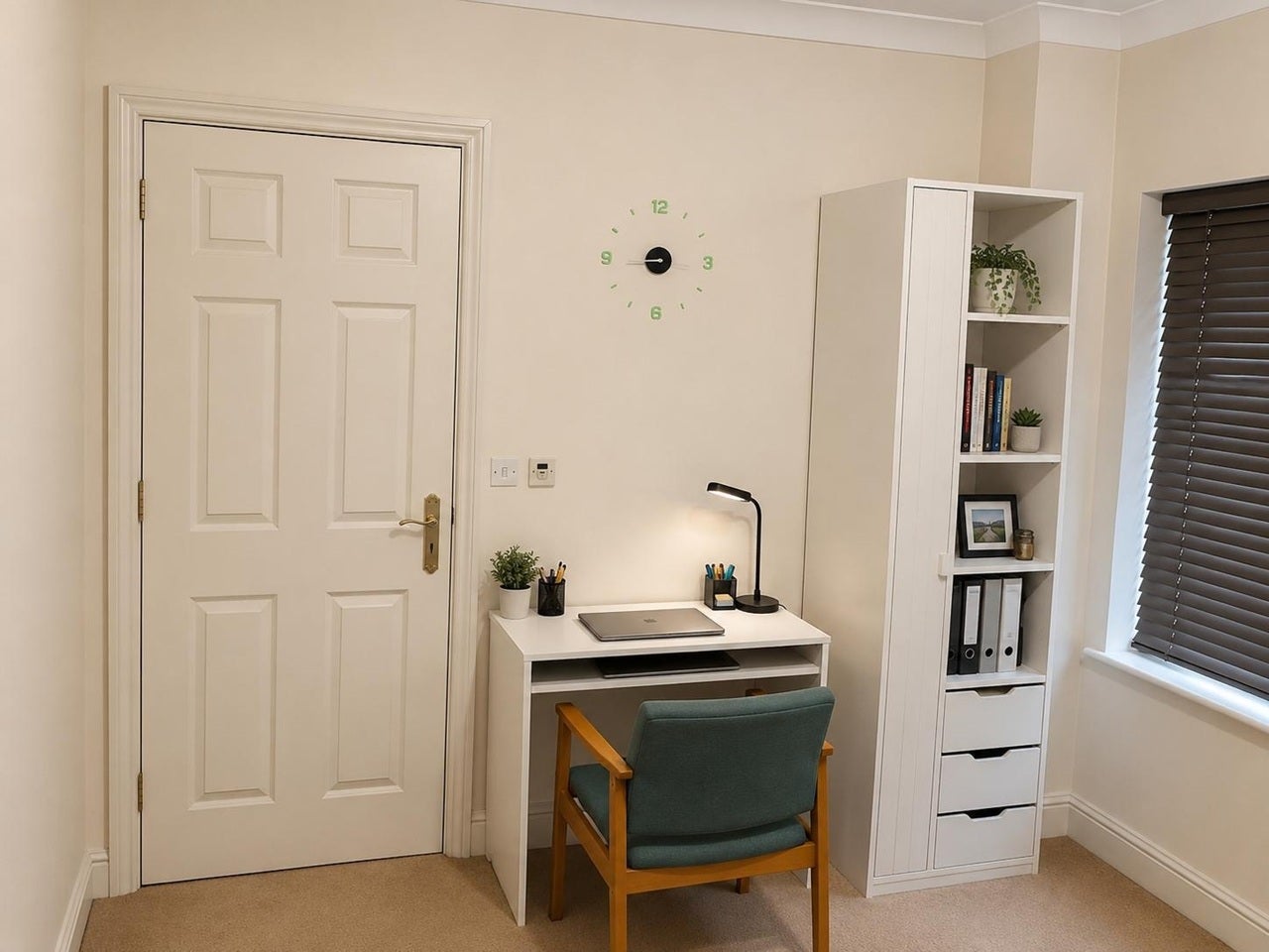 Room Rectory Close in Greater London