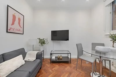 Flat Market Mews in City of Westminster