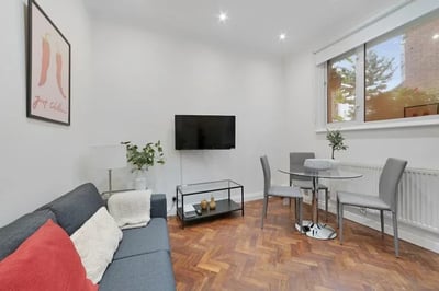 Flat Market Mews in City of Westminster