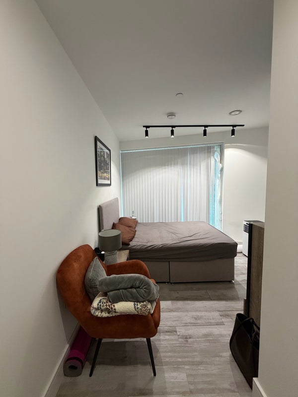 Room Portal Way in Greater London