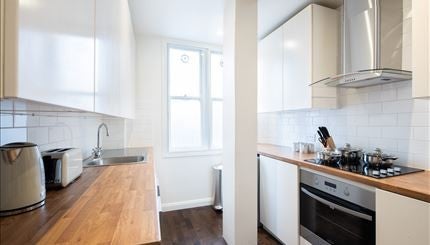 Flat Hill Street in City of Westminster