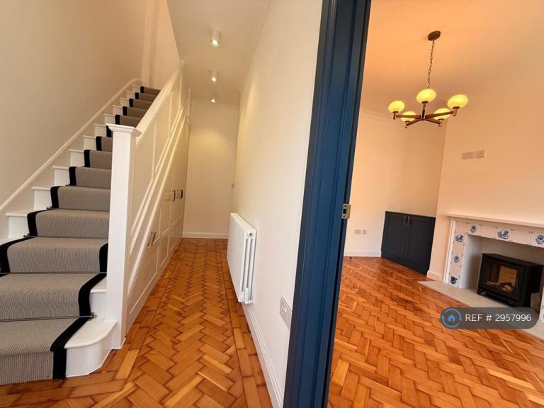 House Links Road in Greater London