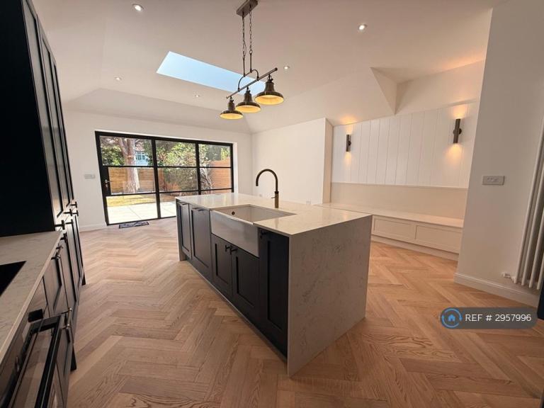 House Links Road in Greater London