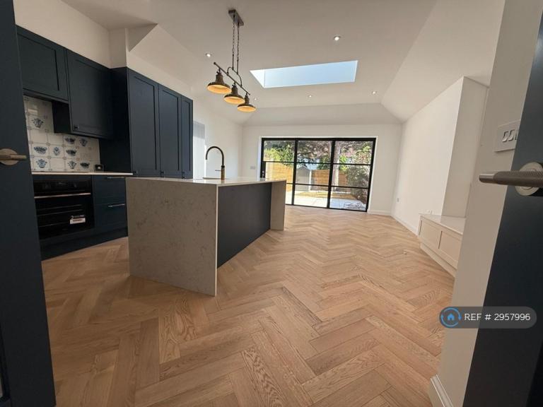 House Links Road in Greater London