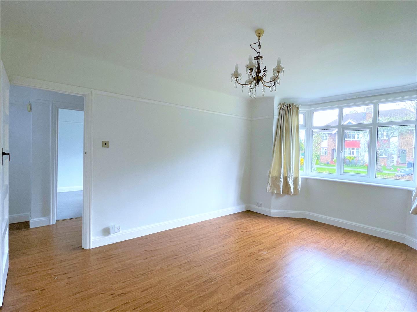 Flat Madison Gardens in Greater London