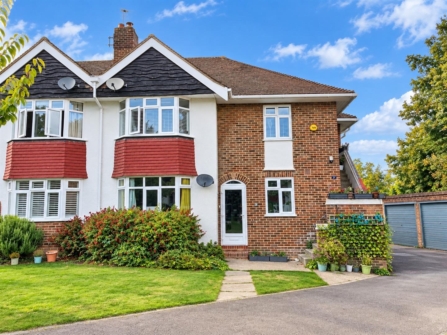 Flat Madison Gardens in Greater London