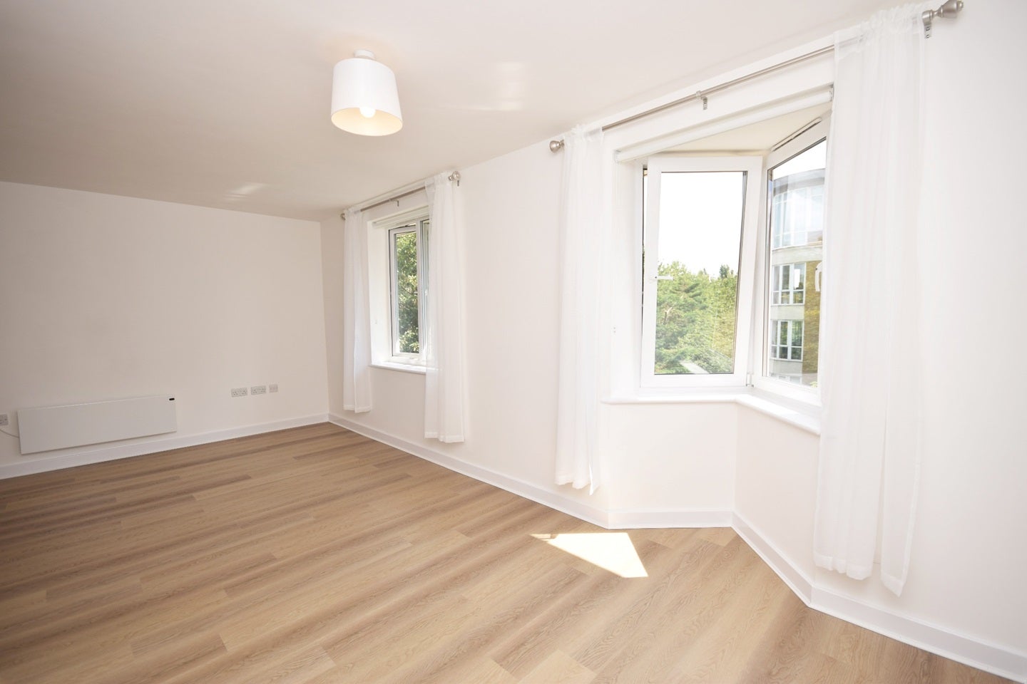 Flat Strand Drive in Greater London