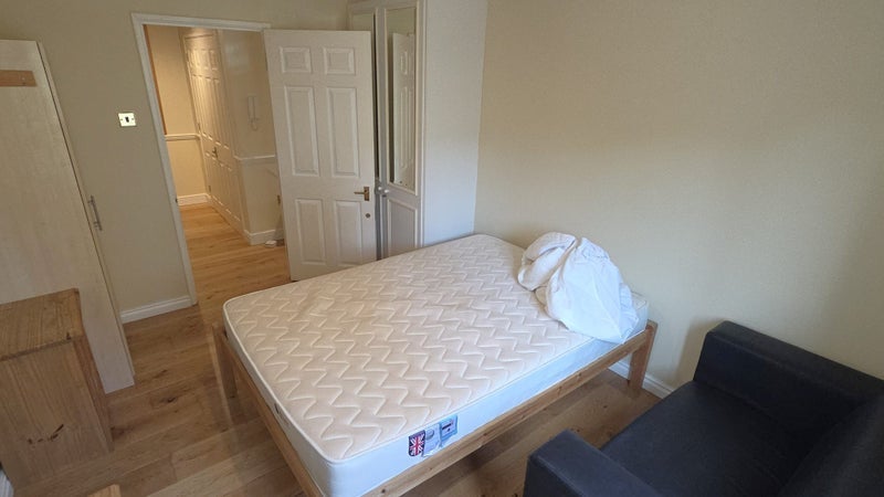 Flat Pageant Crescent in Greater London